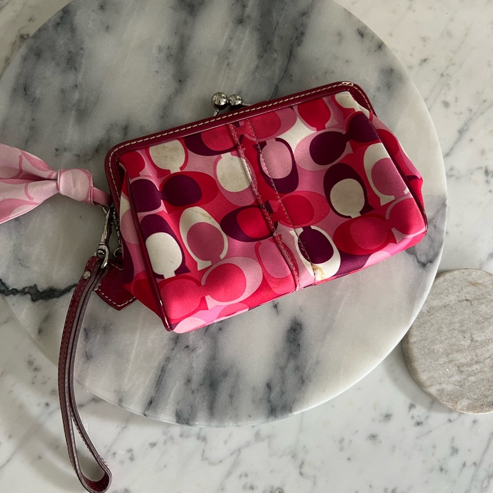 Vintage Satin Coach Wrislet Purse with heart Charm Women's Clutch - Picture 5 of 5